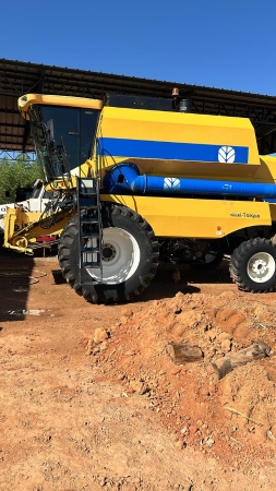 Colheitadeira New Holland TC 5090   ano 2013