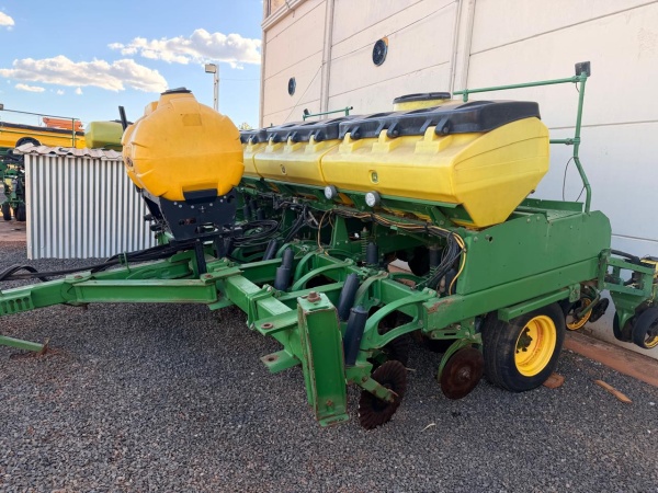 Plantadeira John Deere 2122 ano 2015