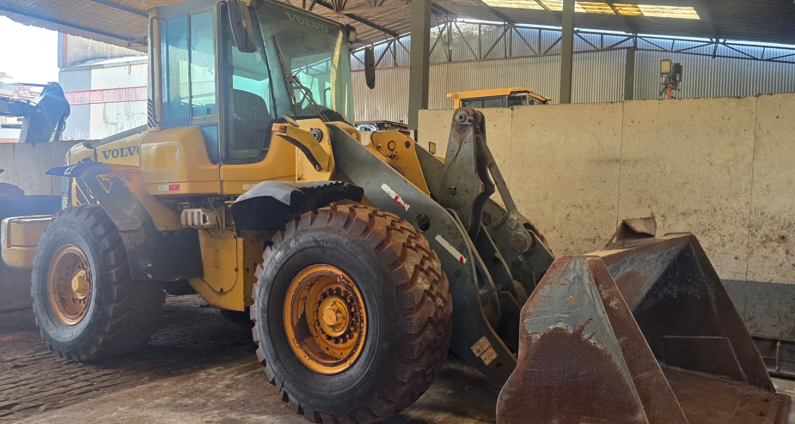 Pá Carregadeira Volvo L90F ano 2010