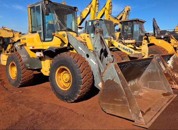 Pá Carregadeira Volvo L90F ano 2010 - L90F - Máquinas de Linha Amarela