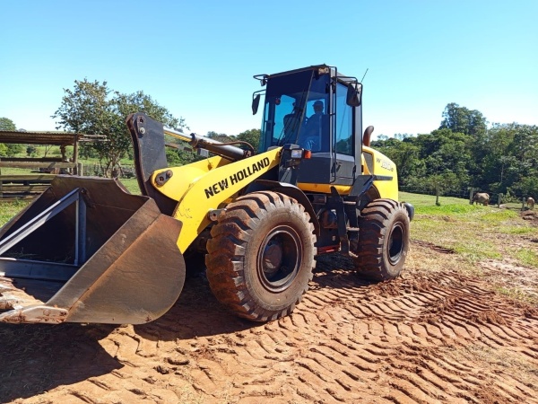 Pá Carregadeira New Holland W130B ano 2019