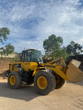Pá Carregadeira Komatsu WA 200 ano 2020