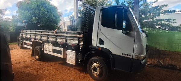 Caminhão Mercedes Benz Accelo 1016 ano 2016