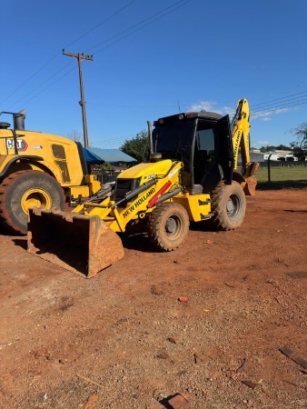 Retroescavadeira New Holland B110B