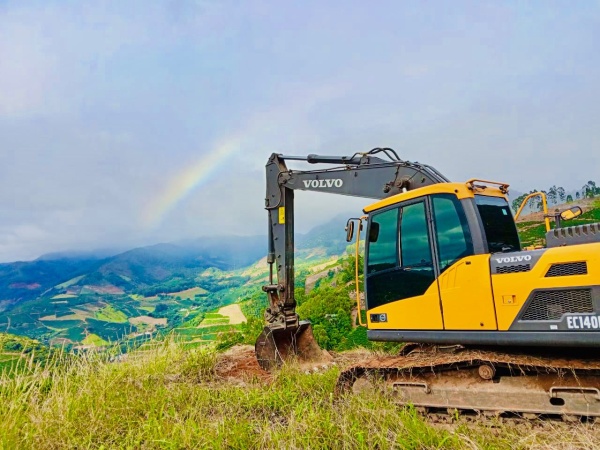 Escavadeira Volvo EC140DL ano 2020