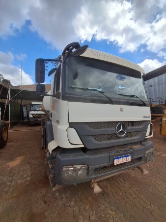 Caminhão Mercedes Benz Axor 3131 ano 2018