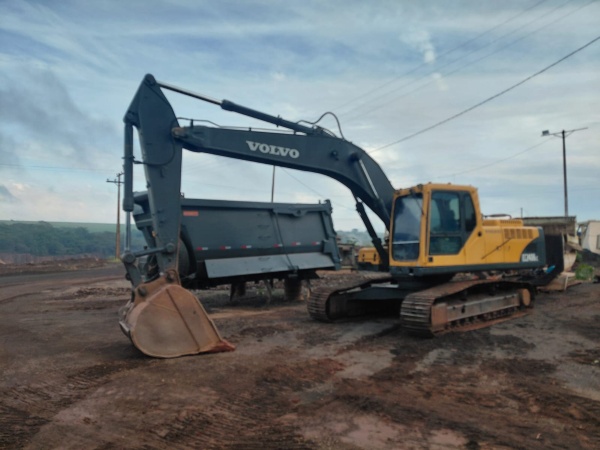 Escavadeira Volvo EC240BLC ano 2011