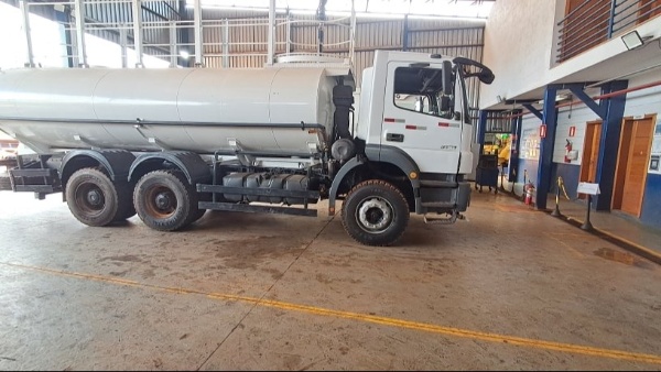 Caminhão Mercedes Benz Axor 3131 ano 2019