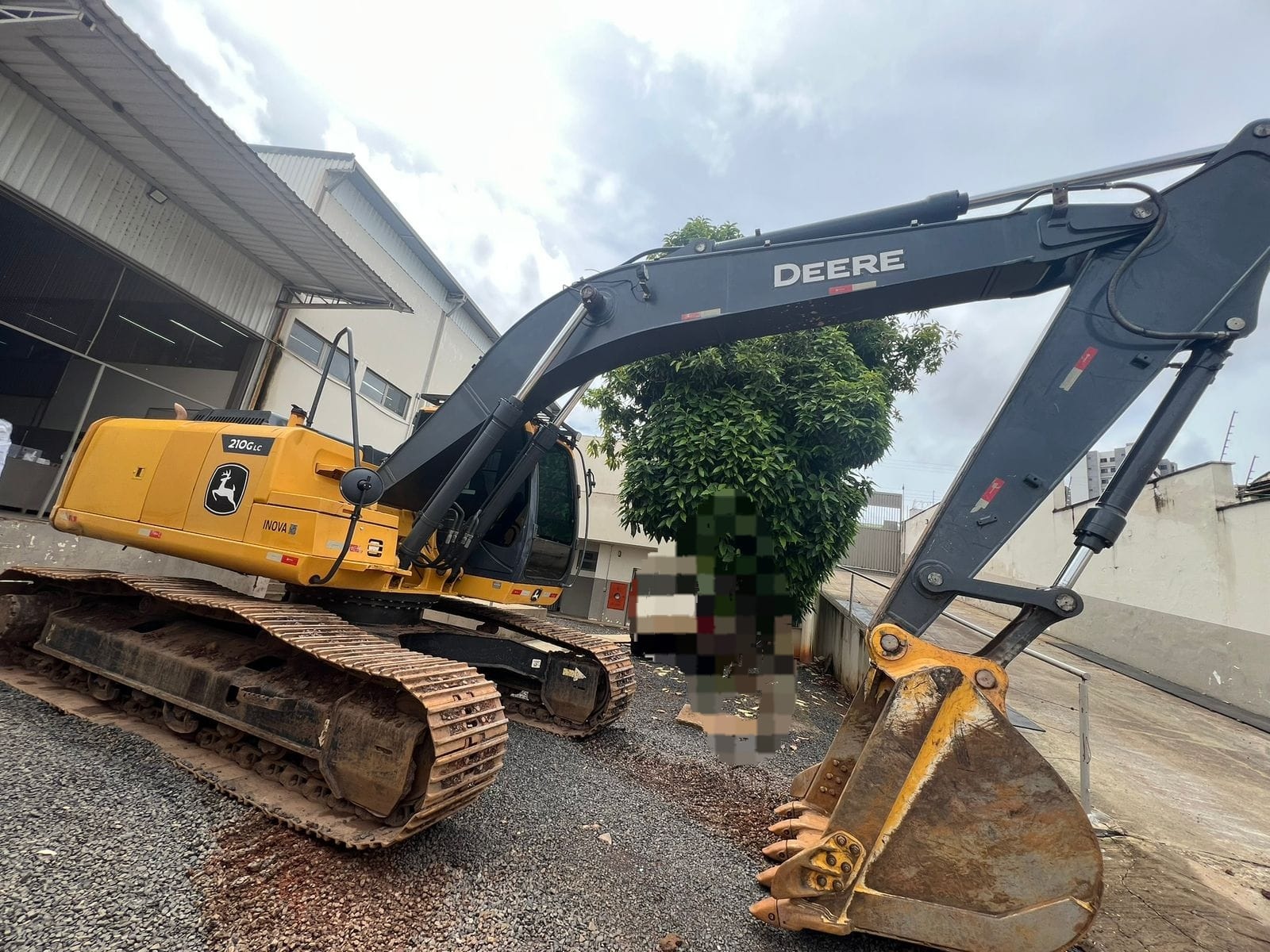 Escavadeira John Deere 210G ano 2023