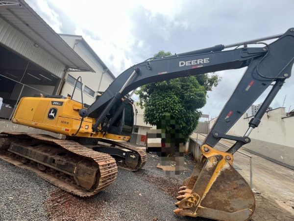 Escavadeira John Deere 210G ano 2023