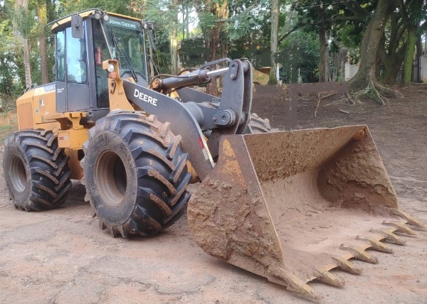 Pá Carregadeira John Deere 624K ano 2022 - 624K - Máquinas de Linha Amarela