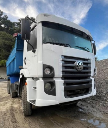 Caminhão Volkswagen 31-320 6X4 ano 2012