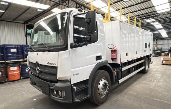 Caminhão Mercedes Benz Atego 1719 ano 2025
