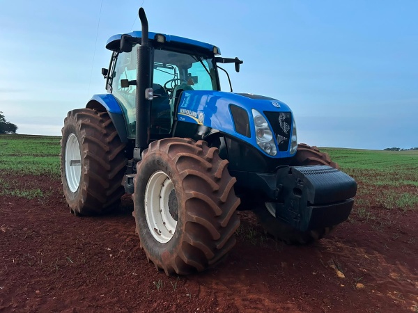 Trator New Holland T7.245 ano 2014