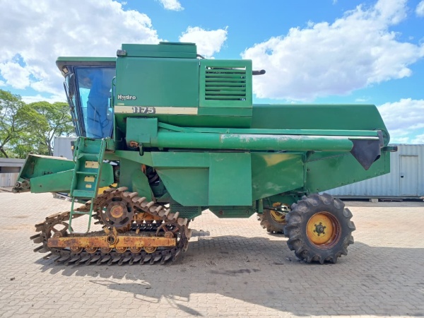 Colheitadeira John Deere 1175 ano 2000