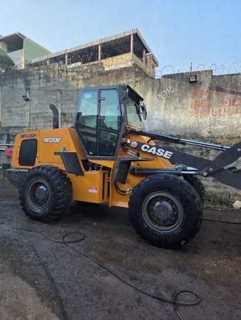 Pá Carregadeira Case W20F ano 2023