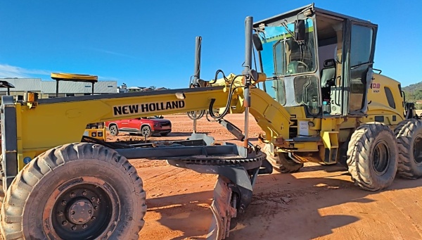 Motoniveladora New Holland RG170.B  ano 2009