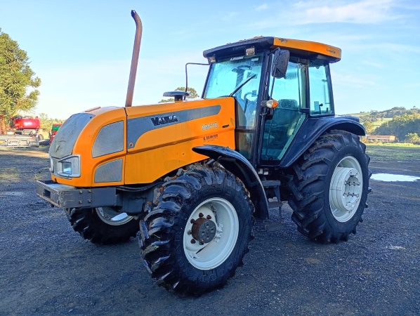 Trator Valtra BM 110 ano 2012