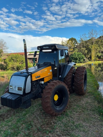 Trator Valtra BM 110 ano 2004 - BM 110 - Máquinas Agrícolas