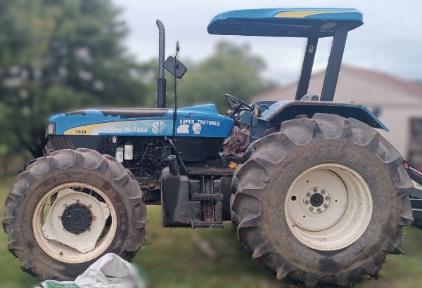 Trator New Holland 7630 ano 2014