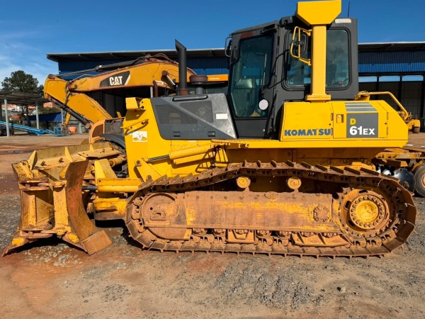 Trator de Esteira Komatsu D61-EX ano 2012