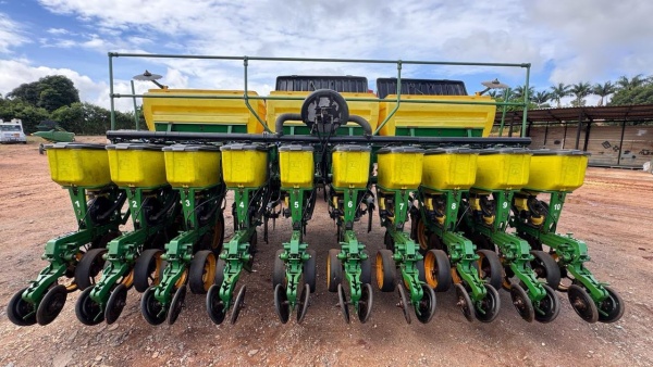 Plantadeira John Deere 1111 ano 2014