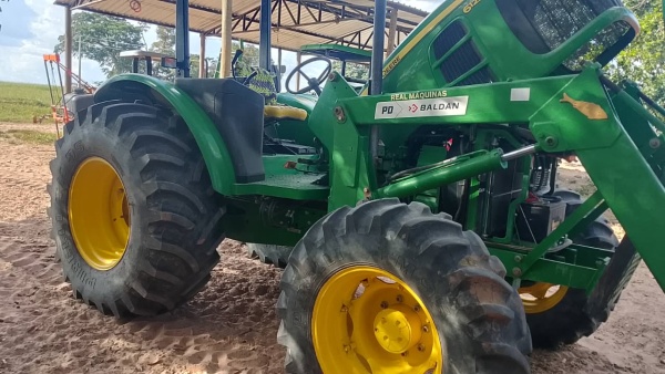 Trator John Deere 6125 J ano 2023