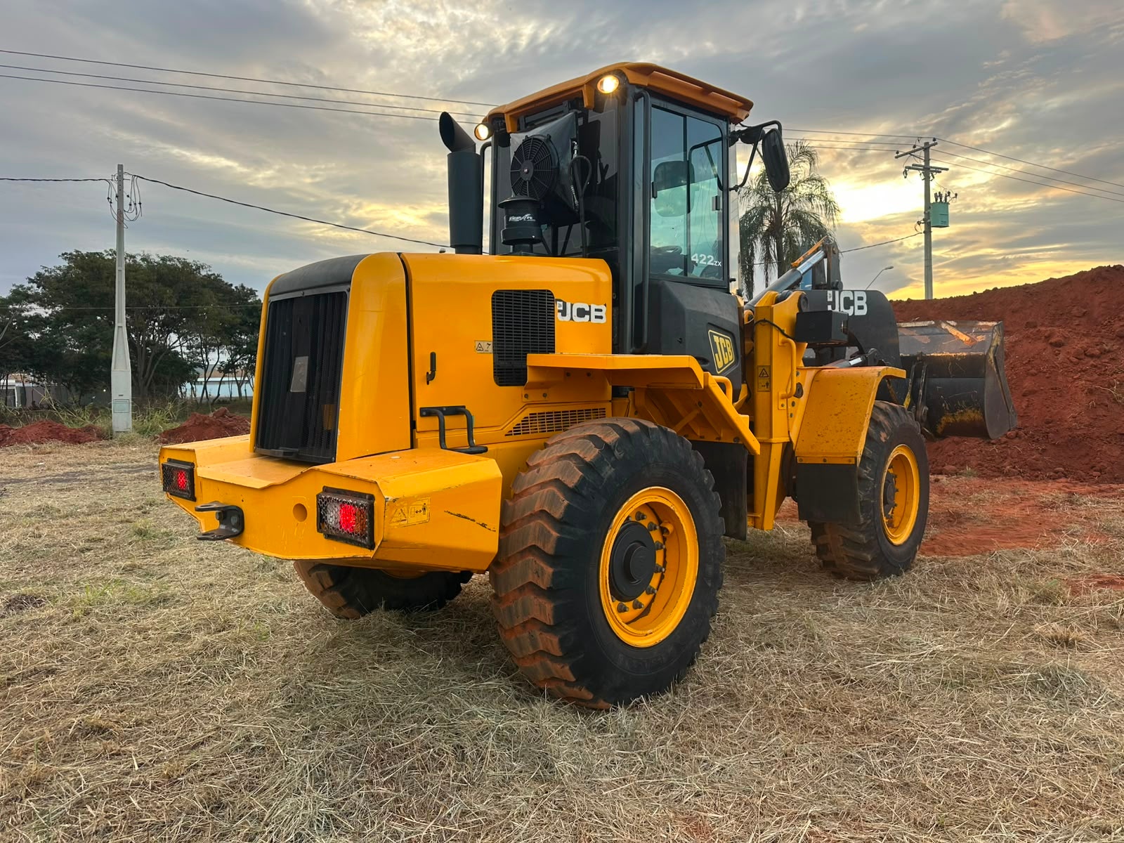 机 Pá Carregadeira JCB 422ZX ano 2018 | PopAgro