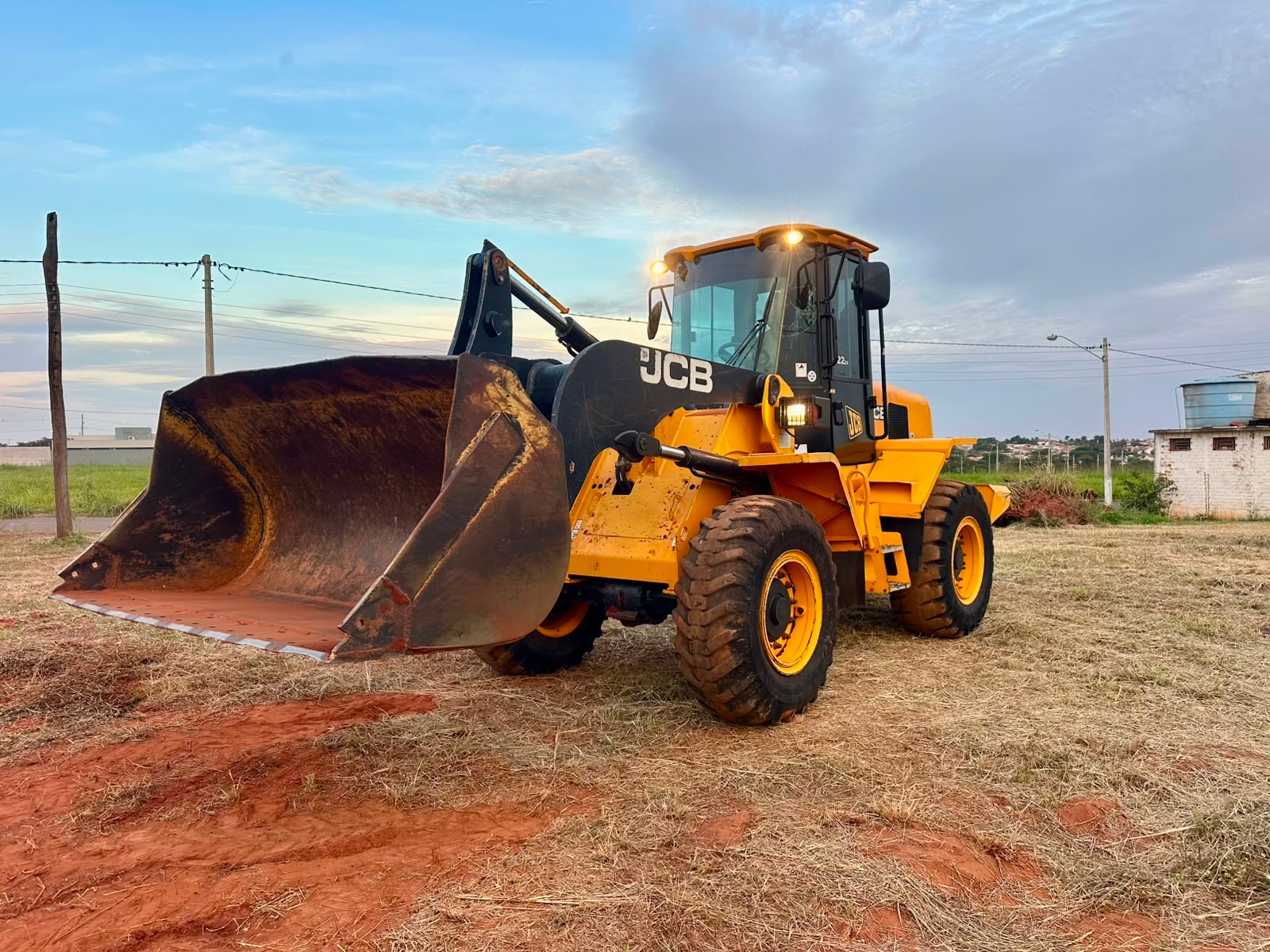 机 Pá Carregadeira JCB 422ZX ano 2018 | PopAgro