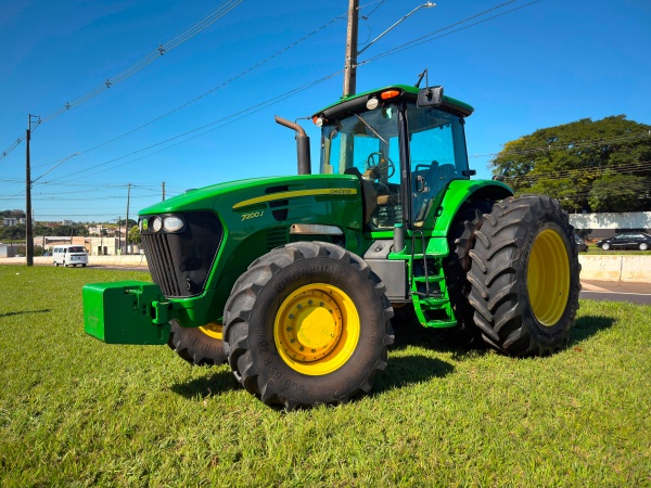 Trator John Deere 7200 J ano 2022