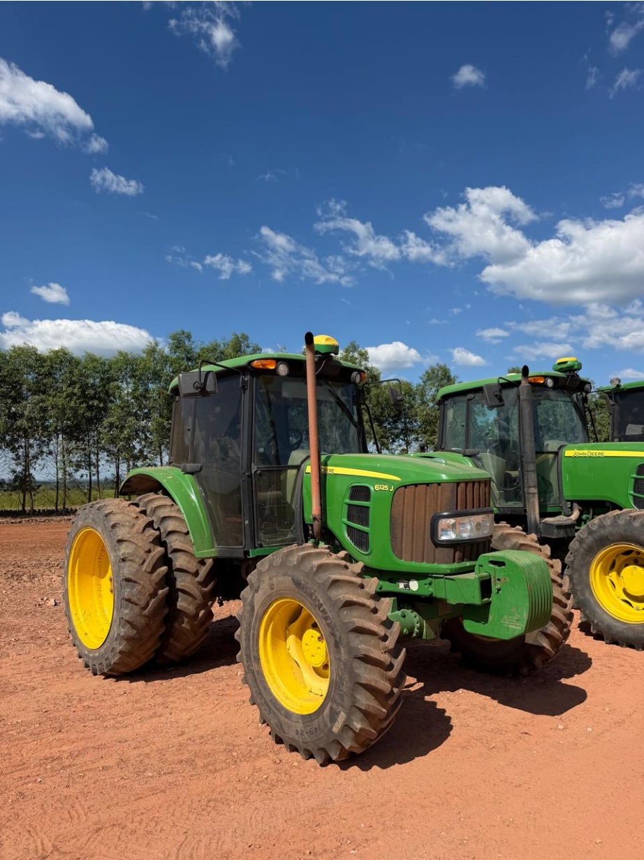 Trator John Deere 6125J ano 2022