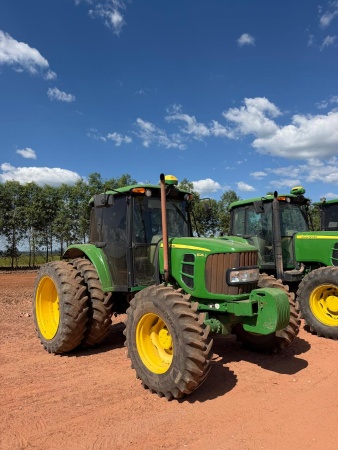 Trator John Deere 6125J ano 2022