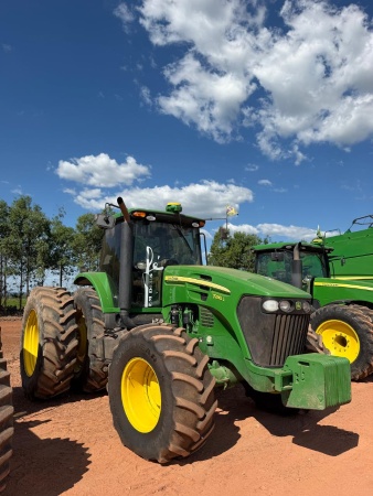 Trator John Deere 7230J ano 2022