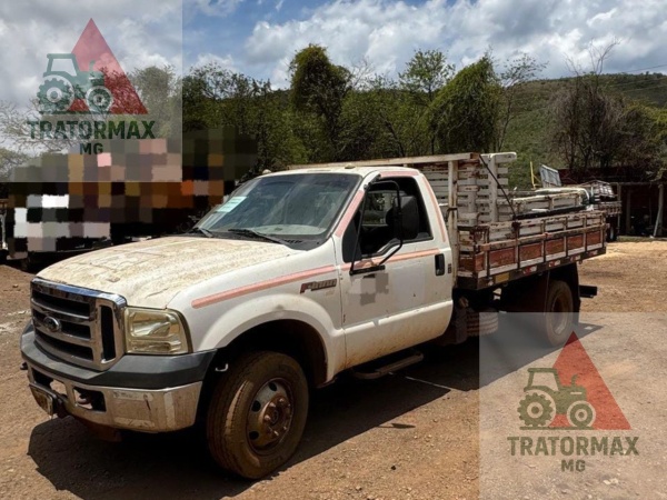 Caminhão Ford F4000 ano 2019