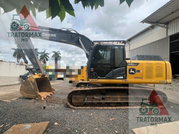 Escavadeira John Deere 210G ano 2023