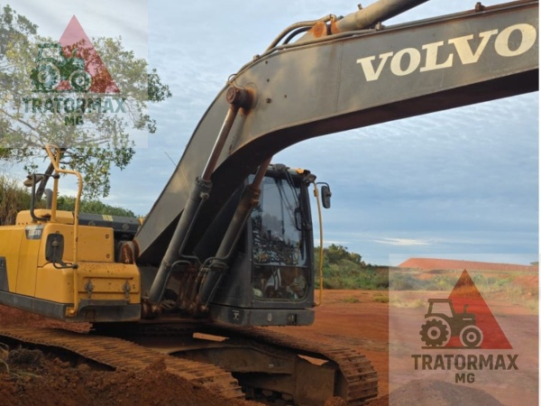 Escavadeira Volvo EC220DL ano 2021 - EC220DL - Máquinas de Linha Amarela