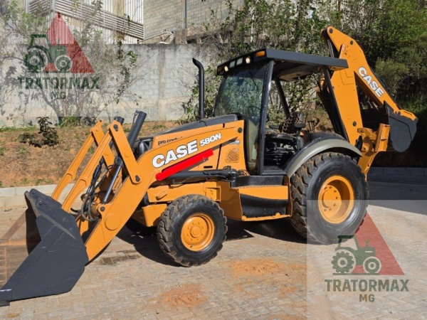 Retroescavadeira Case 580 M ano 2013