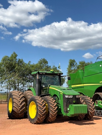 Trator John Deere 8400R ano 2023
