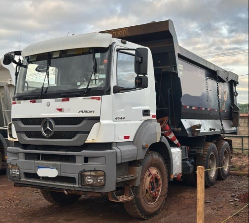 Caminhão Mercedes Benz Axor 4144 K 6x4 2p (diesel) ano 2021 - Axor 4144 K 6x4 2p (diesel) - Caminhões e Carretas