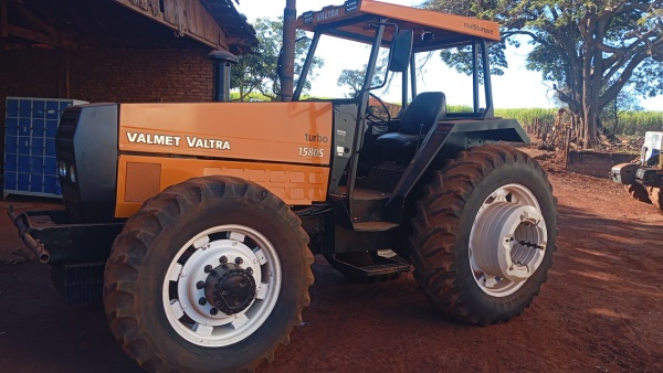 Trator Valtra 1580 ano 1994