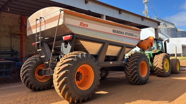 Carreta Graneleira Stara REBOKE 25.000 INOX ano 2019