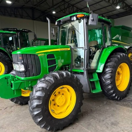 Trator John Deere 6100J ano 2020