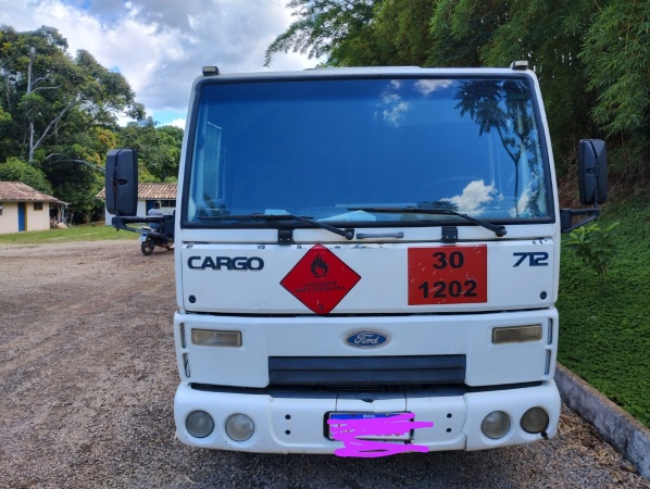 Outros caminhões Ford Cargo 810 ano 2010