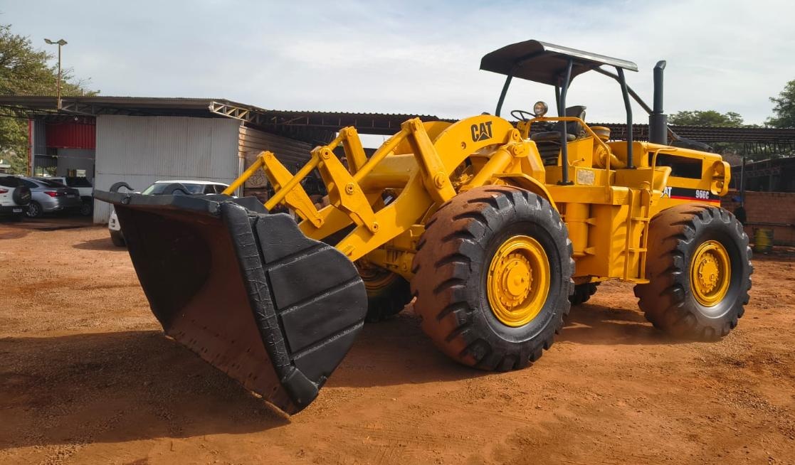 Pá Carregadeira Caterpillar 966C ano 1989