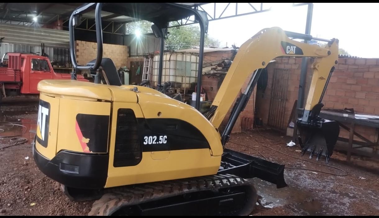 Escavadeira Caterpillar 302.5 ano 2012