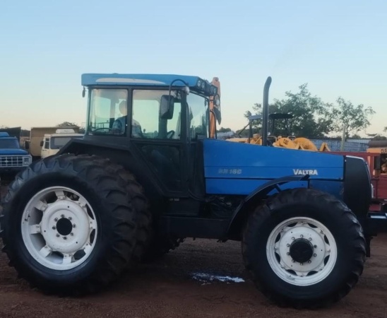 Trator Valtra BH160 ano 2005