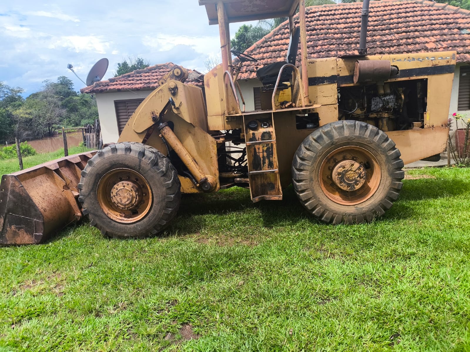 Pá Carregadeira Fiatallis 1900-b ano 1992