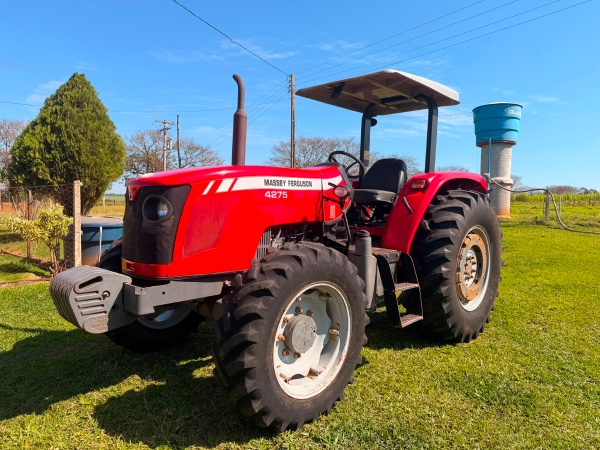Trator Massey Ferguson MF 4275 ano 2012
