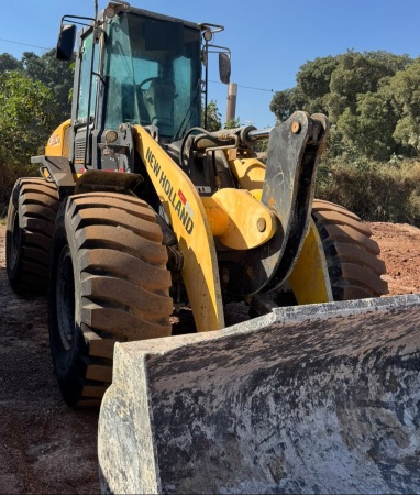 Pá Carregadeira New Holland W130B ano 2022