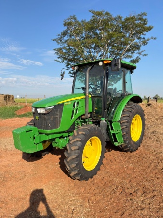 Trator John Deere 5090E ano 2022 - 5090E - Máquinas Agrícolas